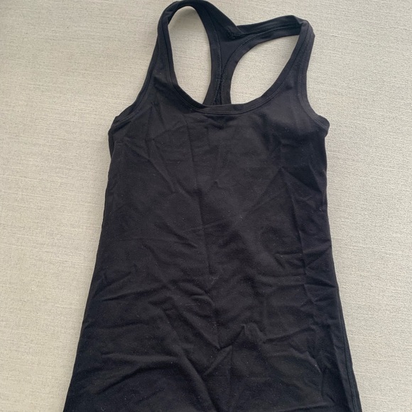 Lululemon tank like new size 2 black - Picture 2 of 2